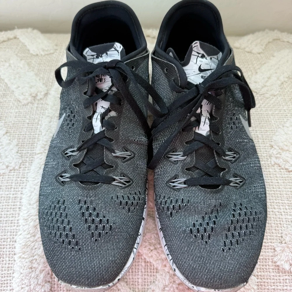 Nike Women’s TR MT 5.0 Nike Free Black & White Paint Splatter Athletic Sneakers